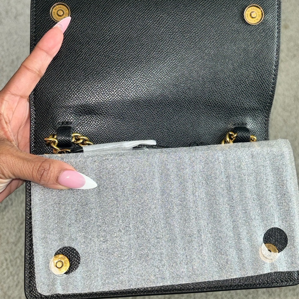 Kurt Geiger Black Leather Crossbody with Gold Logo Plate and Gold Chain NWT - Picture 4 of 5